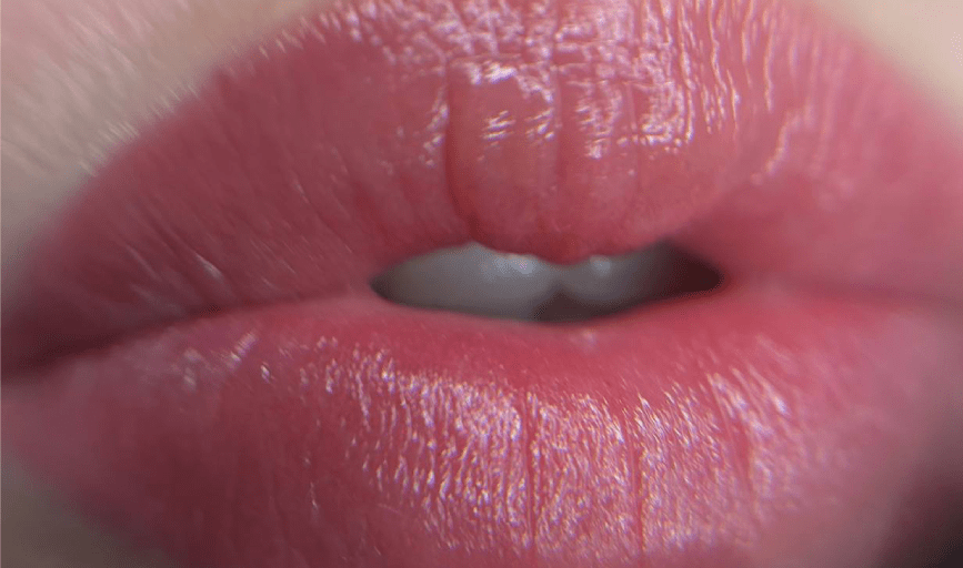 <p style="font-family: 'Poppins', sans-serif; font-weight: 700; font-size:24px;">LIP BLUSH
</p>